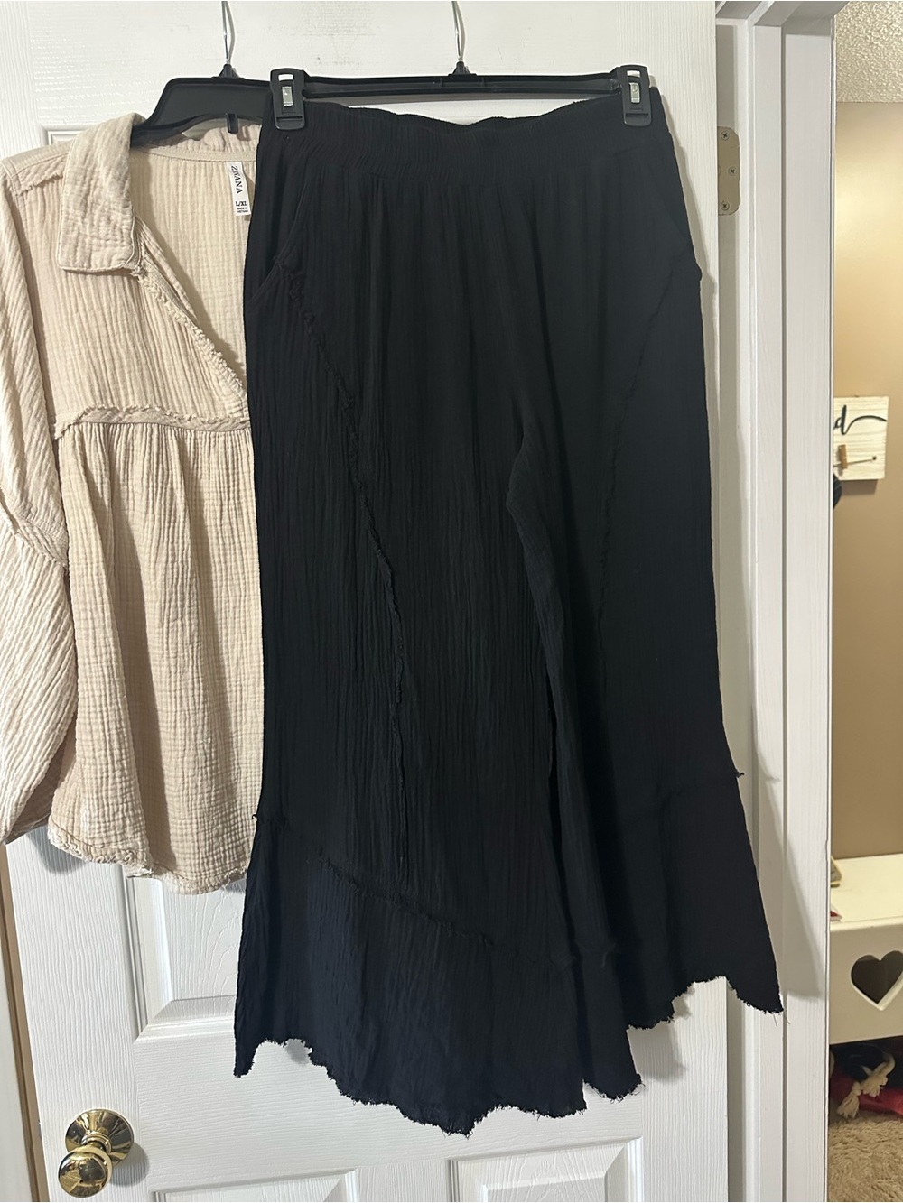 Gauze Set w/ Cream Zenana Gauze Top and Black Umgee Pants - Picture 5 of 6